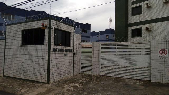 Alugo Apartamento em Capim Macio 2/4 sala,coz,bnh, R$1.200,00 incluso cond,. e IPTU