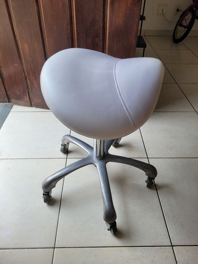 Cadeira mocho sela estek branco