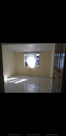 Alugo casa bairro Pinheirinho, ótima localização - Foto 3