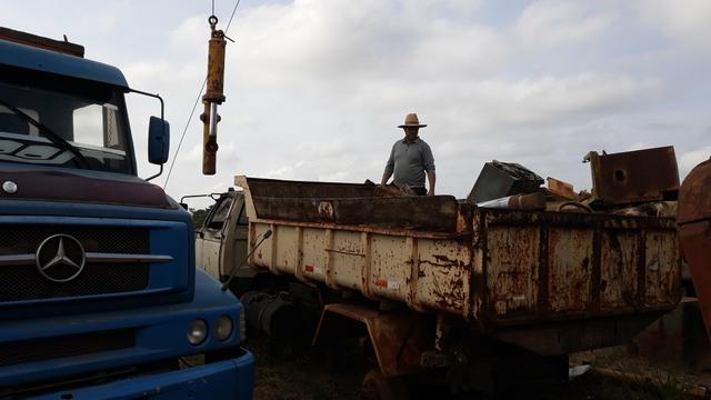 Vende-se basculante de caminhão - Foto 2