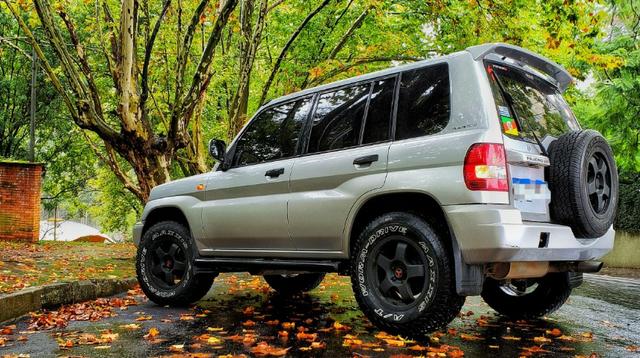 Pajero io 1.8 se - segundo dono