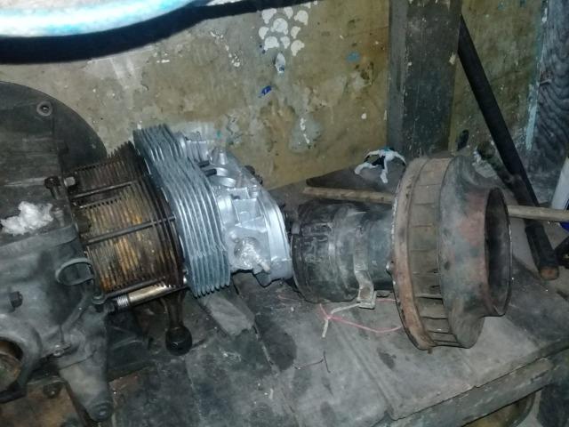 Vendo ou troco kombi - Foto 4