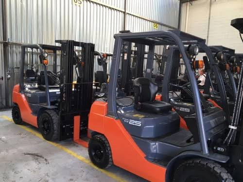 Empilhadeira Toyota 8FG18 2014 triplex deslocador  - Foto 2