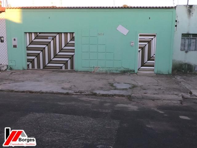 Casa com 03 Quartos na Rua Ruy Barbosa