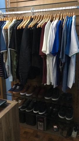 Vendo ou Troco Arara loja de roupa madeira e vidro (PROMOÇÃO) - Foto 3