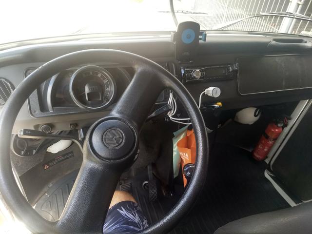 Vende se uma Kombi - Foto 6