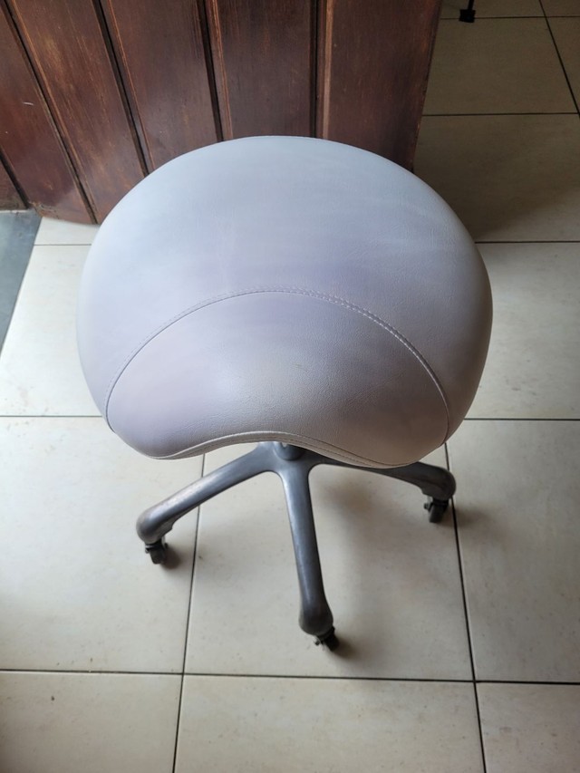 Cadeira mocho sela estek branco