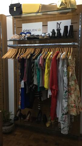 Vendo ou Troco Arara loja de roupa madeira e vidro (PROMOÇÃO) - Foto 4