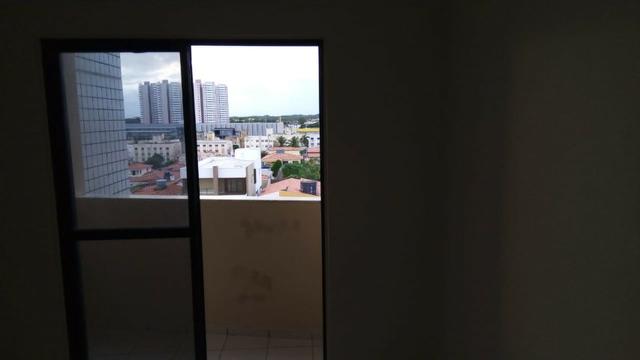 Alugo Apartamento em Capim Macio 2/4 sala,coz,bnh, R$1.200,00 incluso cond,. e IPTU - Foto 11