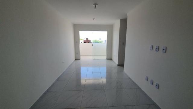 Apartamento com 66M², 2 quartos sendo 1 suíte e varanda