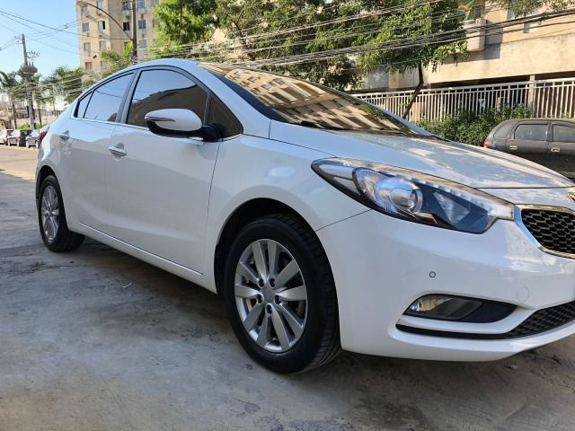 Kia Cerato muito novo