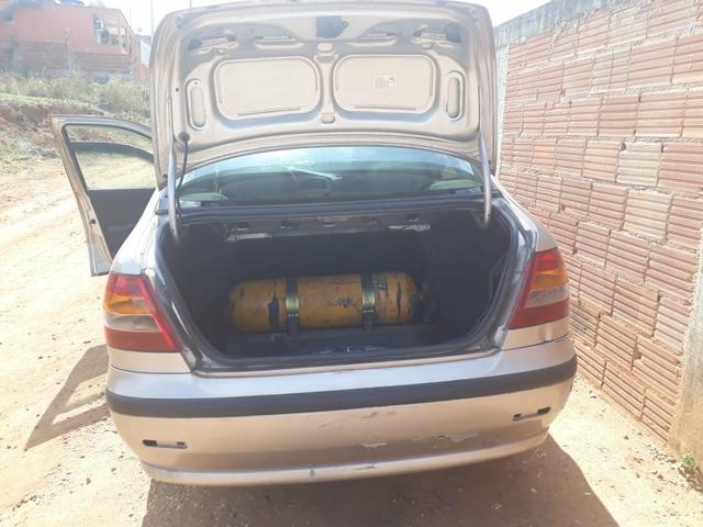 Vendo um siena 2001 no gás natural por R$4.000,00 - Foto 4