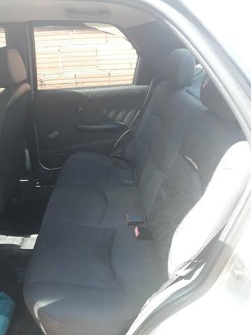 Vendo um siena 2001 no gás natural por R$4.000,00