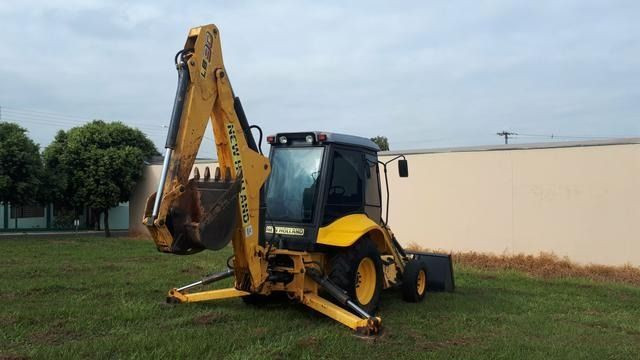 Retroescavadeira LB90 - Foto 4