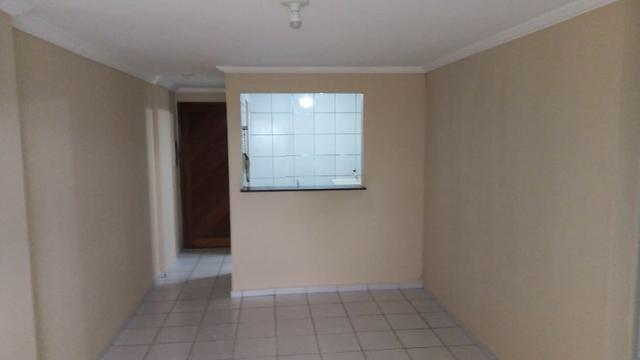 Alugo Apartamento em Capim Macio 2/4 sala,coz,bnh, R$1.200,00 incluso cond,. e IPTU - Foto 9