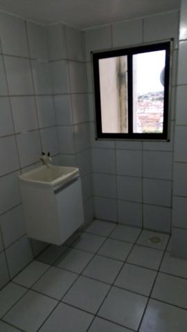 Alugo Apartamento em Capim Macio 2/4 sala,coz,bnh, R$1.200,00 incluso cond,. e IPTU - Foto 6