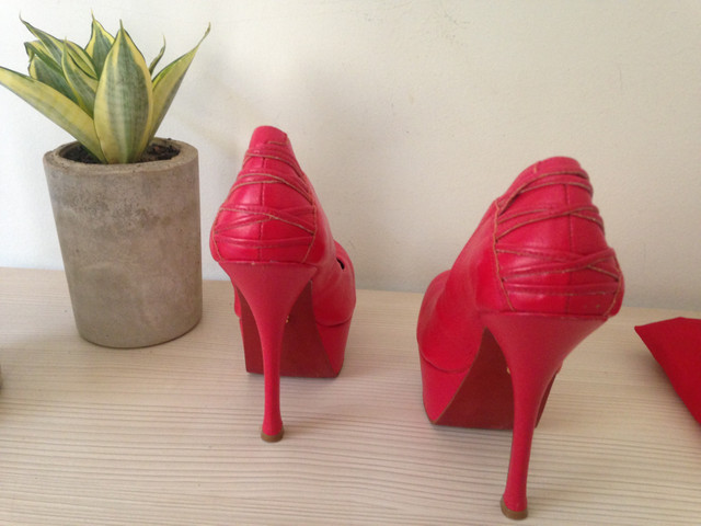 carmen steffens scarpin vermelho