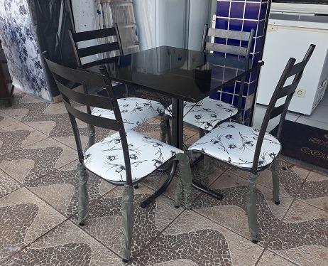 (Entrego e Monto)Lindo Conjunto de Mesa 4 Cadeiras Nova Apenas 350,00 - Foto 2