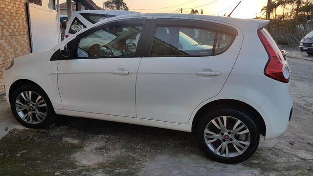 Vende-se Fiat Palio Essence Branco Modelo 2013