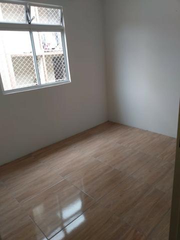 Incluso Internet, dois quartos com garagem, port 24 hrs - Foto 5