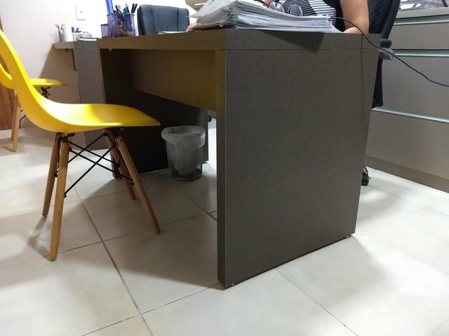 Mesa para escritório praticamente nova