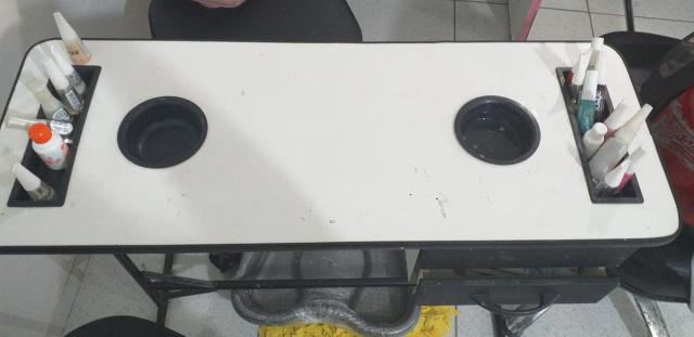 Vendo mesa manicure