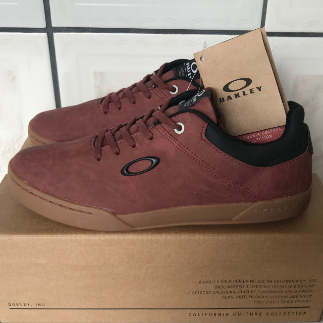 tênis oakley outside