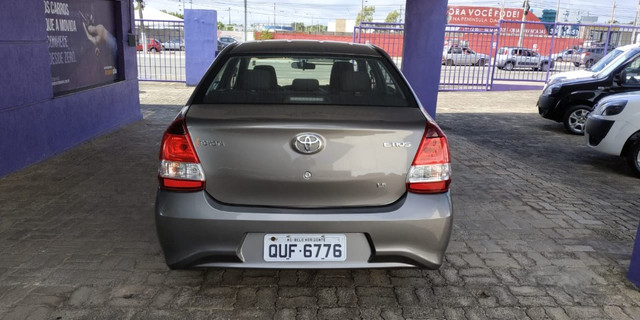 Etios x sedan 1.5 manual/ 19/20 - Foto 3