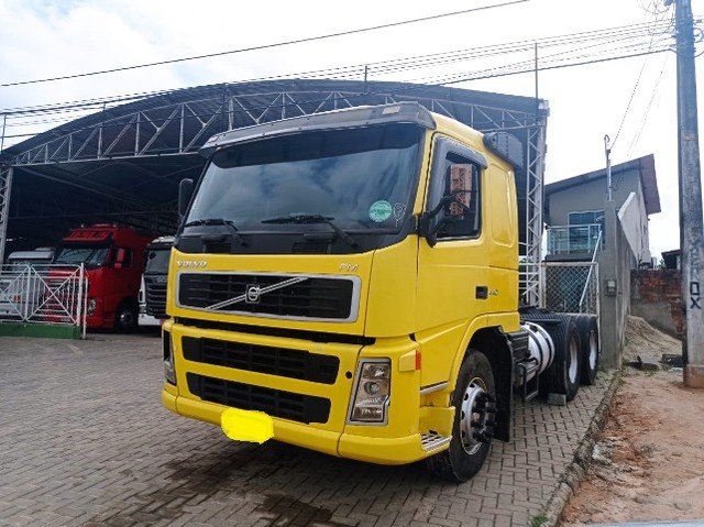 Caminhão Volvo FM 440 cavalo traçado 6x4