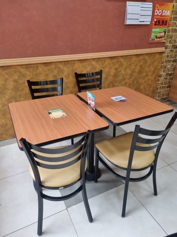 Conjunto 2 mesas e 4 cadeiras 