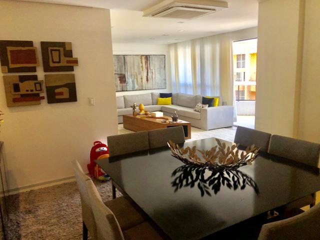 Lindo apartamento com 4/4 , ampla varanda com vista para o mar - Foto 12