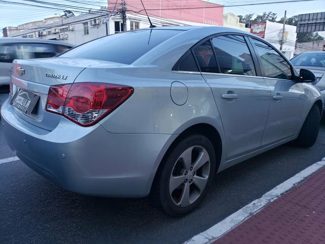 Cruze LT 1.8 Automatico com 43 mil km rodados originais vendo troco e financio - Foto 7