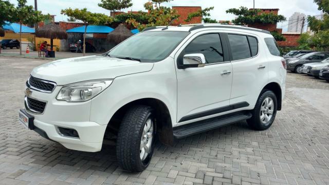 Trablaizer 2014 diesel 4x4 7 lugares apenas 72 mil km por 109.900 - Foto 2