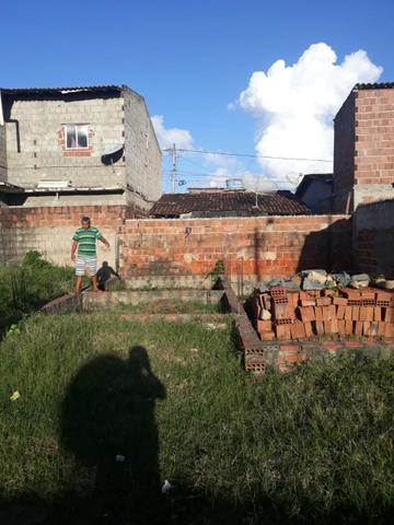Vende-se um terreno