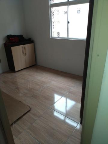 Incluso Internet, dois quartos com garagem, port 24 hrs - Foto 8