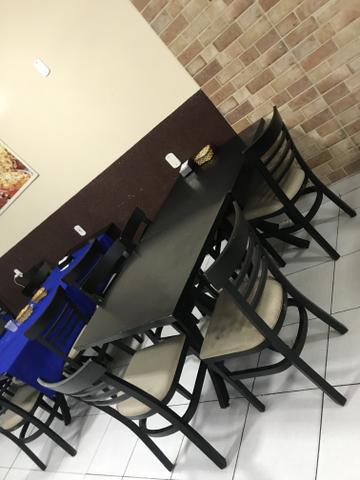 Jogo de mesa com 4 cadeiras acolchoadas