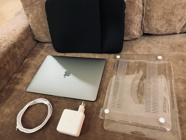 Macbook Pro 2019 13.3" i5 128GB ssd Extras Teclado PT Touchbar Top