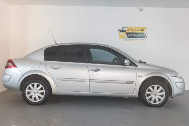 Renault Megane Sedã Dynamique - 1.6 16v(Hi-Flex) 4p 2011 - Foto 2