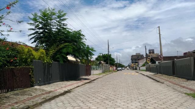 Terreno de 450 m² do lado da Avenida principal em Itapoá SC, pronto para construir - Foto 6