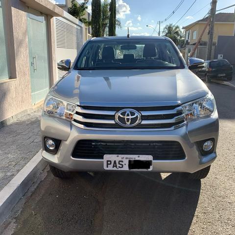 Hilux SRV Top 4 pneus novos só brasilia IPVA Pago