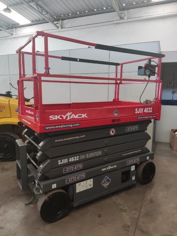 Locação de plataforma elevatória tesoura Sky Jack 12 m