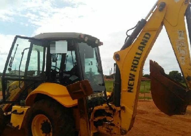 Retroescavadeira NEW HOLLAND B95b