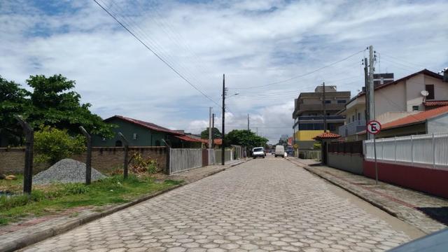 Terreno de 450 m² do lado da Avenida principal em Itapoá SC, pronto para construir - Foto 5
