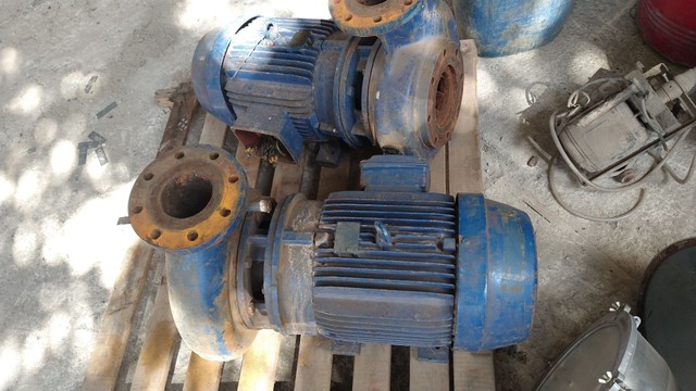 Lote com 6 bombas com peças 