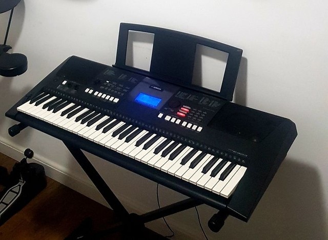 Teclado Yamaha PSR - E423 - COMPLETO