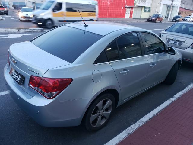 Cruze LT 1.8 Automatico com 43 mil km rodados originais vendo troco e financio - Foto 8