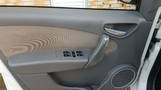 Vende-se Fiat Palio Essence Branco Modelo 2013 - Foto 6