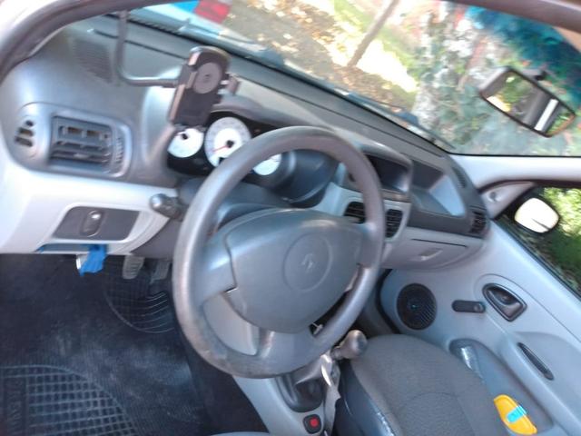 Clio Campos hatch 1.0 16 v com ar - Foto 2
