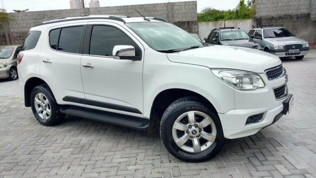 Trablaizer 2014 diesel 4x4 7 lugares apenas 72 mil km por 109.900 - Foto 5