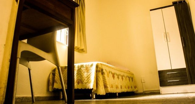 Quartos em casa mobiliada, cond. fechado na Paralela - Unijorge, Cab e metrô - Foto 6